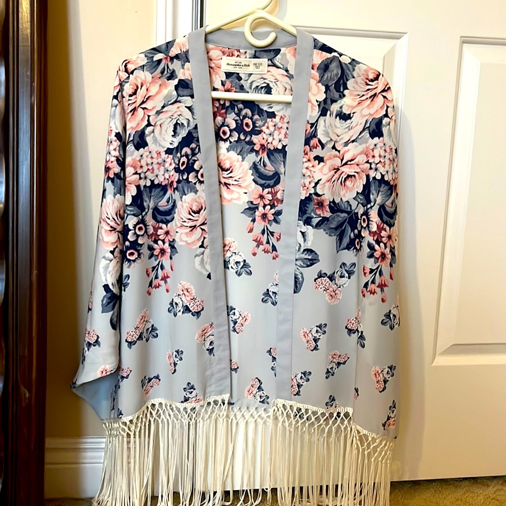 Worn once Abercrombie kimono